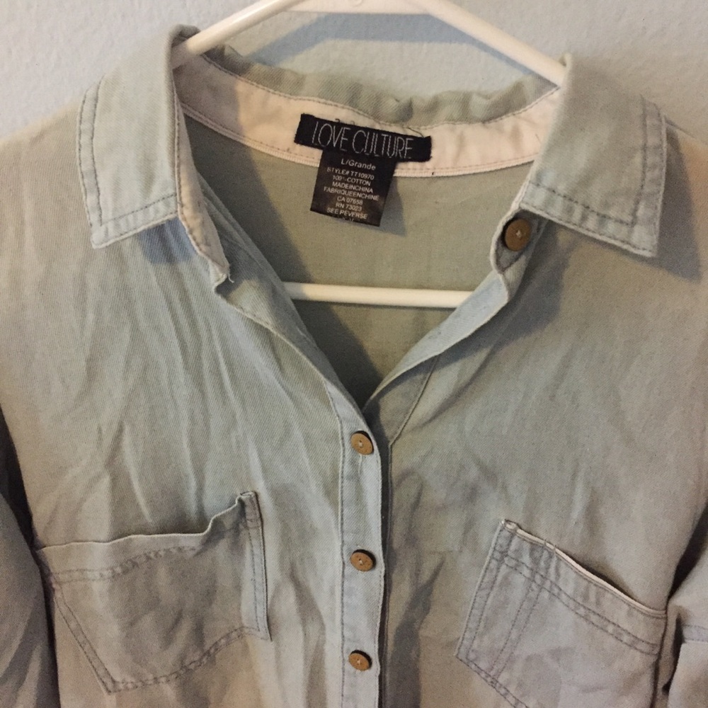 100% Cotton Light Wash Pocket Button Up Top - Picture 6 of 11